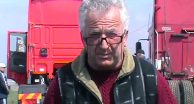 Adalbi Mataev, a participant of the truck drivers' strike in the Prokhladnensky District of KBR. April 4, 2017. Screenshot of a video by "Caucasian Knot"