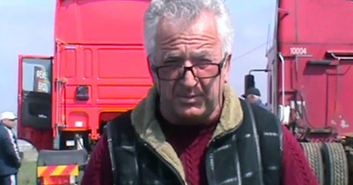 Adalbi Mataev, a participant of the truck drivers' strike in the Prokhladnensky District of KBR. April 4, 2017. Screenshot of a video by "Caucasian Knot" Adalbi Mataev, a participant of the truck drivers' strike in the Prokhladnensky District of KBR. April 4, 2017. Screenshot of a video by "Caucasian Knot"