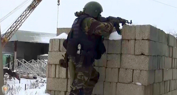 A law enforcer during CTO. Photo http://nac.gov.ru/kontrterroristicheskie-operacii/v-hode-kto-v-dagestane-neytralizovan-glavar.html A law enforcer during CTO. Photo http://nac.gov.ru/kontrterroristicheskie-operacii/v-hode-kto-v-dagestane-neytralizovan-glavar.html