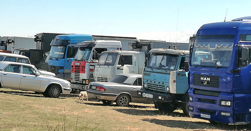 Protest action by heavy truck drivers in Digor, April 12, 2017. Photo by Emma Marzoeva for the 'Caucasian Knot'. Protest action by heavy truck drivers in Digor, April 12, 2017. Photo by Emma Marzoeva for the 'Caucasian Knot'.
