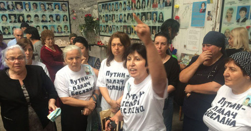 The participants of the protest action in the gym at school No. 1 in September 2016. Photo: Diana Khachatryan http://www.president-sovet.ru/ The participants of the protest action in the gym at school No. 1 in September 2016. Photo: Diana Khachatryan http://www.president-sovet.ru/