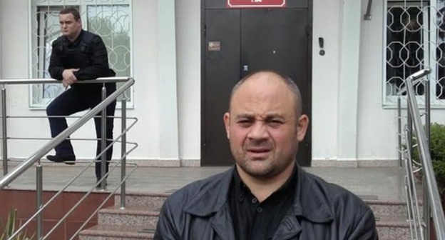 Suren Edigarov near the Sochi Court. April 17, 2017. Photo by Svetlana Kravchenko for "Caucasian Knot" Suren Edigarov near the Sochi Court. April 17, 2017. Photo by Svetlana Kravchenko for "Caucasian Knot"