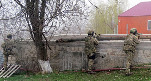 Law enforcers during CTO. Photo http://nac.gov.ru/kontrterroristicheskie-operacii/v-ingushetii-obnaruzhen-arsenal-v-banditskom.html Law enforcers during CTO. Photo http://nac.gov.ru/kontrterroristicheskie-operacii/v-ingushetii-obnaruzhen-arsenal-v-banditskom.html