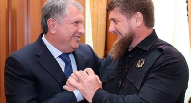 Ramzan Kadyrov (right) at the meeting with Igor Sechin. Photo: http://www.kavkazr.com/a/sechin-pozvolil-kadyrovu-vstretitysya-s-nim/28440736.html Ramzan Kadyrov (right) at the meeting with Igor Sechin. Photo: http://www.kavkazr.com/a/sechin-pozvolil-kadyrovu-vstretitysya-s-nim/28440736.html