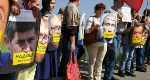 Participants of action "Nadoel!" in Rostov-on-Don. Photo: Twitter.com/khodorkovsky Participants of action "Nadoel!" in Rostov-on-Don. Photo: Twitter.com/khodorkovsky