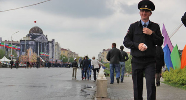 A police officer in Grozny. Photo by Magomed Magomedov for "Caucasian Knot" A police officer in Grozny. Photo by Magomed Magomedov for "Caucasian Knot"