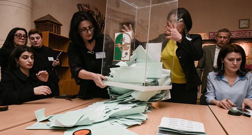 Counting ballots after the election in Abkhazia. Photo: Sputnik, Tomas Tkhaytsuk Counting ballots after the election in Abkhazia. Photo: Sputnik, Tomas Tkhaytsuk