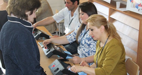 Voting at one of ballot stations in Yerevan, May 14, 2017. Photo by Tigran Petrosyan for the ‘Caucasian Knot’. Voting at one of ballot stations in Yerevan, May 14, 2017. Photo by Tigran Petrosyan for the ‘Caucasian Knot’.