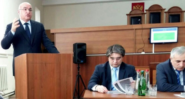 The speech of Ruslan Mirzaev, Chairman of the Supreme Court of Dagestan (to the left). Photo www.riadagestan.ru The speech of Ruslan Mirzaev, Chairman of the Supreme Court of Dagestan (to the left). Photo www.riadagestan.ru