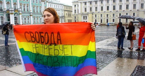 A participant of the rally of the LGBT activists. St. Petersburg, July 2016. Photo: RFE/RL A participant of the rally of the LGBT activists. St. Petersburg, July 2016. Photo: RFE/RL