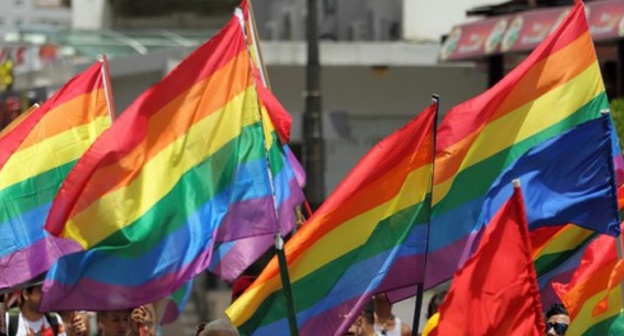 Flag of the LGBT community. Photo: http://reflectionresults.blogspot.ru/2015/08/bebas-beropini-2-lgbt.html Flag of the LGBT community. Photo: http://reflectionresults.blogspot.ru/2015/08/bebas-beropini-2-lgbt.html