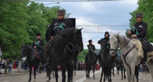 March dedicated to the 153rd anniversary of the end of Caucasian War, Maikop, May 21, 2017. Photo by Eugenia Bagdasarova for the 'Caucasian Knot'. March dedicated to the 153rd anniversary of the end of Caucasian War, Maikop, May 21, 2017. Photo by Eugenia Bagdasarova for the 'Caucasian Knot'.