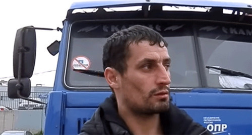 Member of "Association of Russian Carriers" came to Khimki to take part in a rally against the "Platon" system. Screenshot: https://www.youtube.com/watch?v=ttS8dMKVgzE Member of "Association of Russian Carriers" came to Khimki to take part in a rally against the "Platon" system. Screenshot: https://www.youtube.com/watch?v=ttS8dMKVgzE