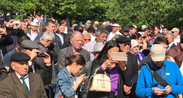 Participants of anticorruption rally in Makhachkala, May 27, 2017. Photo by Patimat Makhmudova for the 'Caucasian Knot'. Participants of anticorruption rally in Makhachkala, May 27, 2017. Photo by Patimat Makhmudova for the 'Caucasian Knot'.