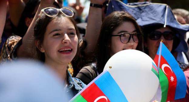 The participants of a festive rally of the Azerbaijani opposition. Baku, May 28, 2017. Photo by Aziz Karimov for "Caucasian Knot" The participants of a festive rally of the Azerbaijani opposition. Baku, May 28, 2017. Photo by Aziz Karimov for "Caucasian Knot"