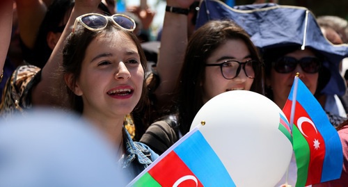 The participants of a festive rally of the Azerbaijani opposition. Baku, May 28, 2017. Photo by Aziz Karimov for "Caucasian Knot" The participants of a festive rally of the Azerbaijani opposition. Baku, May 28, 2017. Photo by Aziz Karimov for "Caucasian Knot"