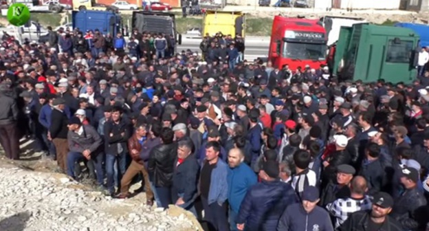 Dagestani truck drivers on strike. Screenshot of a video https://www.youtube.com/watch?v=2ZmC1wgowag Dagestani truck drivers on strike. Screenshot of a video https://www.youtube.com/watch?v=2ZmC1wgowag