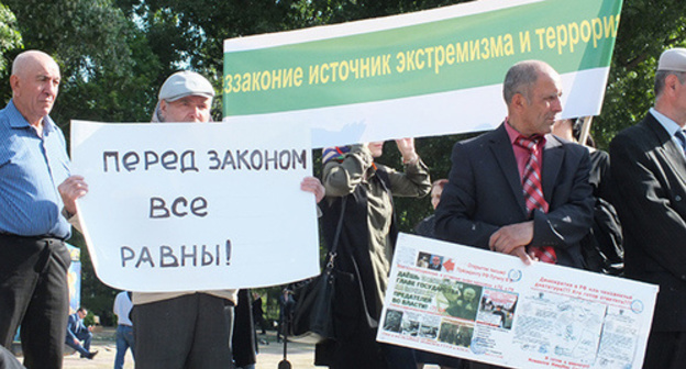 Participants of the anticorruption rally in Makhachkala. May 27, 2017. Photo by Patimat Makhmudova for "Caucasian Knot" Participants of the anticorruption rally in Makhachkala. May 27, 2017. Photo by Patimat Makhmudova for "Caucasian Knot"