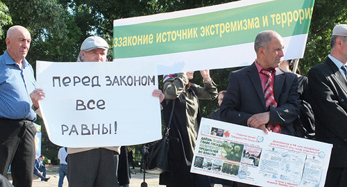 Participants of the anticorruption rally in Makhachkala. May 27, 2017. Photo by Patimat Makhmudova for "Caucasian Knot" Participants of the anticorruption rally in Makhachkala. May 27, 2017. Photo by Patimat Makhmudova for "Caucasian Knot"
