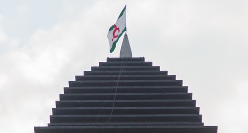 Flag of Ingushetia on the watchtower. Photo: http://www.ingushetia.ru/news/ingushetiya_otmechaet_24_yu_godovshchinu_so_dnya_obrazovaniya_respubliki/ Flag of Ingushetia on the watchtower. Photo: http://www.ingushetia.ru/news/ingushetiya_otmechaet_24_yu_godovshchinu_so_dnya_obrazovaniya_respubliki/