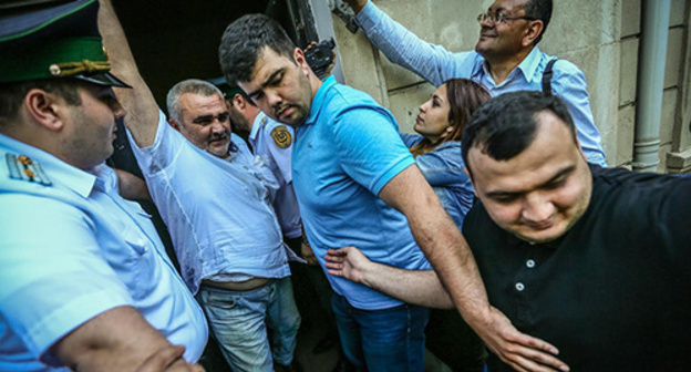 Arrest of Afghan Mukhtarly. Photo by Aziz Karimov for "Caucasian Knot" Arrest of Afghan Mukhtarly. Photo by Aziz Karimov for "Caucasian Knot"