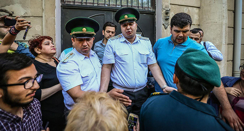 Police officers during the detention of Afghan Mukhtarly. Photo by Aziz Karimov for "Caucasian Knot" Police officers during the detention of Afghan Mukhtarly. Photo by Aziz Karimov for "Caucasian Knot"