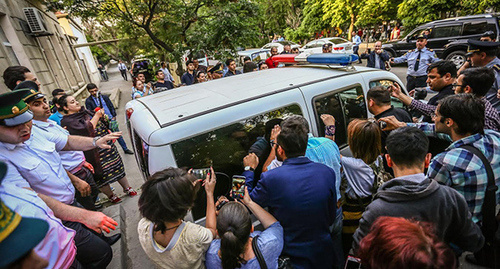 Police car transports Afghan Mukhtarly. Photo by Aziz Karimov for the Caucasian Knot. Police car transports Afghan Mukhtarly. Photo by Aziz Karimov for the Caucasian Knot.