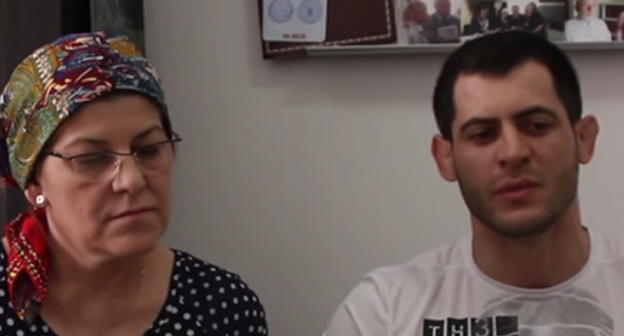 Murad Amriev at the press conference in Grozny with Kheda Saratova, a member of the Human Rights Council (HRC). Photo: screenshot of a video by KAVPOLIT https://www.youtube.com/watch?v=Serh_t45fgs Murad Amriev at the press conference in Grozny with Kheda Saratova, a member of the Human Rights Council (HRC). Photo: screenshot of a video by KAVPOLIT https://www.youtube.com/watch?v=Serh_t45fgs