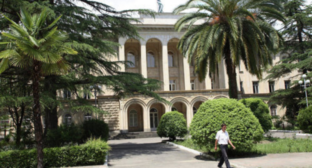 Building of Abkhazian government in Sukhumi. Photo: © Sputnik. Alexei Nikolsky, http://sputnik-abkhazia.ru/Abkhazia/20170620/1021287737.html Building of Abkhazian government in Sukhumi. Photo: © Sputnik. Alexei Nikolsky, http://sputnik-abkhazia.ru/Abkhazia/20170620/1021287737.html