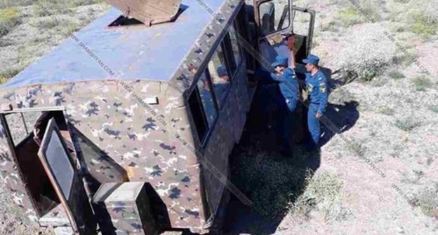 Bus of Armenian Ministry of Defence after road accident. Photo: http://shamshyan.com/hy/article/2017/06/24/1070793/ Bus of Armenian Ministry of Defence after road accident. Photo: http://shamshyan.com/hy/article/2017/06/24/1070793/
