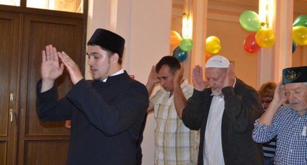 Muslim communities of Sochi celebrate Eid al-Fitr in the sanatorium "Zolotoi Kolos", Sochi, June 25, 2017. Photo by Svetlana Kravchenko for the Caucasian Knot. Muslim communities of Sochi celebrate Eid al-Fitr in the sanatorium "Zolotoi Kolos", Sochi, June 25, 2017. Photo by Svetlana Kravchenko for the Caucasian Knot.