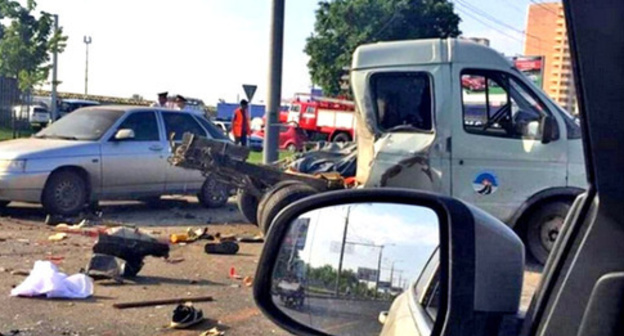 The road accident has occurred in Dzerzhinsky Street in Krasnodar. Photo: http://kubantv.ru/proisshestvija/stali-izvestny-podrobnosti-avarii-na-dzerzhinskogo-v-krasnodare/ The road accident has occurred in Dzerzhinsky Street in Krasnodar. Photo: http://kubantv.ru/proisshestvija/stali-izvestny-podrobnosti-avarii-na-dzerzhinskogo-v-krasnodare/