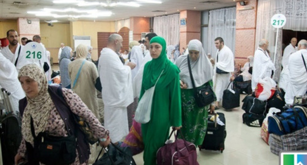 Pilgrims in the airport. Photo: http://www.riadagestan.ru/mobile/news/society/bolshaya_chast_palomnikov_v_dagestane_otpravilas_v_khadzh/ Pilgrims in the airport. Photo: http://www.riadagestan.ru/mobile/news/society/bolshaya_chast_palomnikov_v_dagestane_otpravilas_v_khadzh/