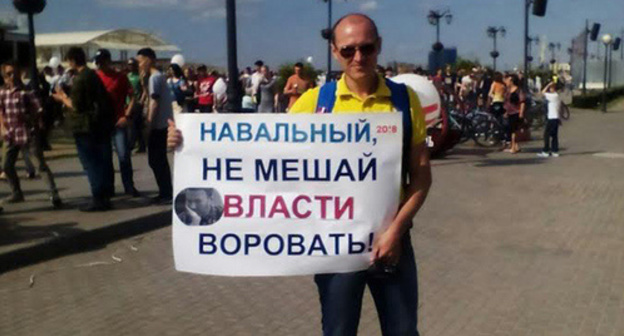 Boris Kolomin on a walk in Astrakhan, June 12. 2017. Photo by Elena Grebenyuk for the Caucasian Knot. Boris Kolomin on a walk in Astrakhan, June 12. 2017. Photo by Elena Grebenyuk for the Caucasian Knot.