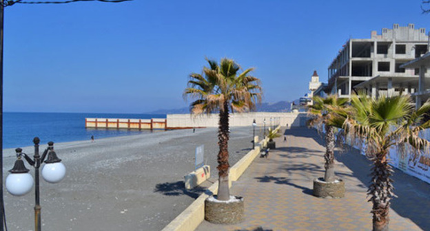 Beach near the State Residence 'Riviera-6', Sochi, 2017. Photo by Svetlana Kravchenko for the Caucasian Knot. Beach near the State Residence 'Riviera-6', Sochi, 2017. Photo by Svetlana Kravchenko for the Caucasian Knot.