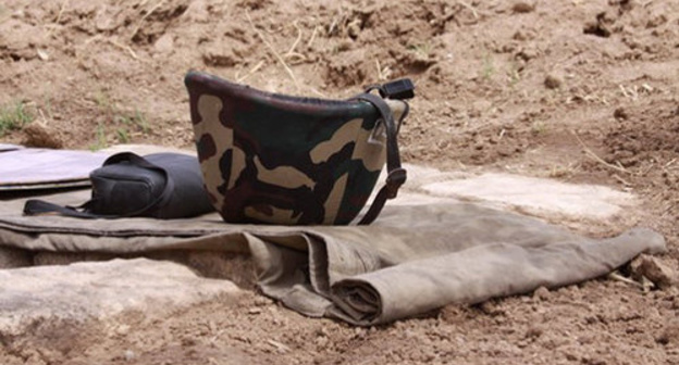 A helmet of a soldier of the Nagorno-Karabakh Defence Army. Photo https://ru.armeniasputnik.am/karabah/20170710/7899001/armyanskij-voennosluzhashchij-pogib-v-karabahe.html A helmet of a soldier of the Nagorno-Karabakh Defence Army. Photo https://ru.armeniasputnik.am/karabah/20170710/7899001/armyanskij-voennosluzhashchij-pogib-v-karabahe.html