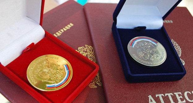 School medals. Photo http://pro-lubertsy.ru/offer/1099-pretendenty-na-medali School medals. Photo http://pro-lubertsy.ru/offer/1099-pretendenty-na-medali