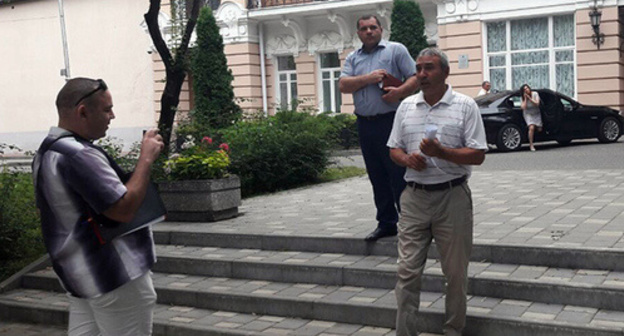 Arslan Bekmurzaev, a representative of the Nogai elders, after the meeting with the Deputy Plenipotentiary of the Russian President in the NCFD, July 14, 2017. Photo by Asya Kapaeva for "Caucasian Knot" Arslan Bekmurzaev, a representative of the Nogai elders, after the meeting with the Deputy Plenipotentiary of the Russian President in the NCFD, July 14, 2017. Photo by Asya Kapaeva for "Caucasian Knot"