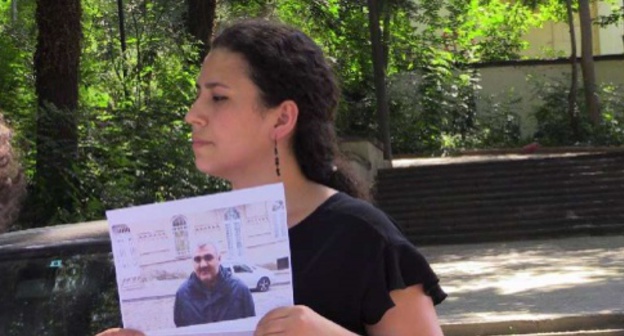 Leyla Mustafaeva at the rally "Give us freedom instead of apartments!". Photo: Ali Gulaliyev. http://www.contact.az/ext/news/2017/7/free/Social/ru/64259.htm Leyla Mustafaeva at the rally "Give us freedom instead of apartments!". Photo: Ali Gulaliyev. http://www.contact.az/ext/news/2017/7/free/Social/ru/64259.htm