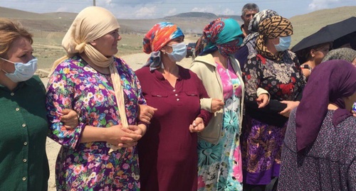 Protesters in the Derbent District of Dagestan. July 25, 2017. Photo: https://vk.com/myderbentplus?z=photo-108870974_456251980%2Fwall-108870974_306584 Protesters in the Derbent District of Dagestan. July 25, 2017. Photo: https://vk.com/myderbentplus?z=photo-108870974_456251980%2Fwall-108870974_306584