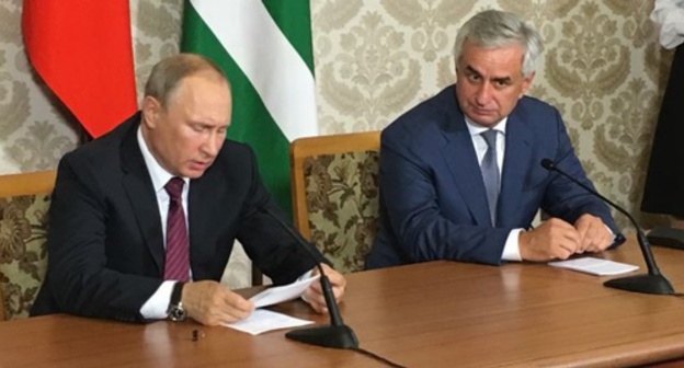 President Vladimir Putin at the meeting with Raul Khajimba, President of Abkhazia. Abkhazia, August 8, 2017. Photo by Dmitry Stateynov for "Caucasian Knot" President Vladimir Putin at the meeting with Raul Khajimba, President of Abkhazia. Abkhazia, August 8, 2017. Photo by Dmitry Stateynov for "Caucasian Knot"
