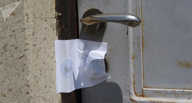 A sealed door in Yerevan. Photo: © Sputnik/ Karen Yepremyan https://ru.armeniasputnik.am/exclusive/20170803/8165002/postradavshij-pri-vzryve-v-davidashene-demobilizovalsya-iz-karabaha.html A sealed door in Yerevan. Photo: © Sputnik/ Karen Yepremyan https://ru.armeniasputnik.am/exclusive/20170803/8165002/postradavshij-pri-vzryve-v-davidashene-demobilizovalsya-iz-karabaha.html