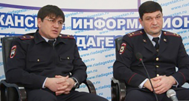 Konstantin Tomilin and Magomed Aligaziev, the participants of the press conference of the Dagestani Ministry of Internal Affairs. Photo http://www.riadagestan.ru/news/security/dagestantsy_stali_privykat_k_internet_uslugam_politsii/ Konstantin Tomilin and Magomed Aligaziev, the participants of the press conference of the Dagestani Ministry of Internal Affairs. Photo http://www.riadagestan.ru/news/security/dagestantsy_stali_privykat_k_internet_uslugam_politsii/