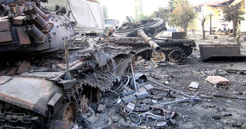 A damaged tank in the city of Tskhinvali. South Ossetia. August 2008. Photo: archive of the press service of Ministry of Emergency Situations for South Ossetia A damaged tank in the city of Tskhinvali. South Ossetia. August 2008. Photo: archive of the press service of Ministry of Emergency Situations for South Ossetia