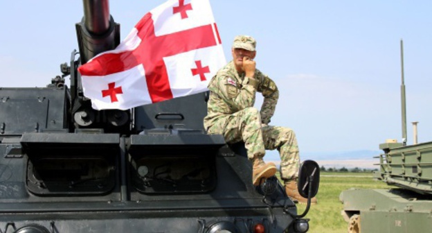 A NATO soldier at the military exercises "Noble Partner-2017", photo by Inna Kukudjanova for "Caucasian Knot" A NATO soldier at the military exercises "Noble Partner-2017", photo by Inna Kukudjanova for "Caucasian Knot"
