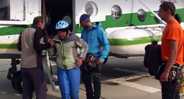 Ukrainian tourists evacuated by helicopter of the Georgian MIA's Department for Emergencies. Photo: screenshot of video: https://sputnik-georgia.ru/incidents/20170814/236975949/Spasateli-pomogli-ukrainskim-turistam-v-Svaneti.html Ukrainian tourists evacuated by helicopter of the Georgian MIA's Department for Emergencies. Photo: screenshot of video: https://sputnik-georgia.ru/incidents/20170814/236975949/Spasateli-pomogli-ukrainskim-turistam-v-Svaneti.html