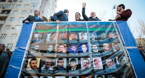 Participant of Baku protest action holds portraits of political prisoners, April 2017. Photo by Aziz Karimov for the Caucasian Knot. Participant of Baku protest action holds portraits of political prisoners, April 2017. Photo by Aziz Karimov for the Caucasian Knot.