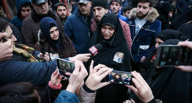 Relatives of defendants in Nardaran case near Baku court, January 25, 2017. Screenshot of the Caucasian Knot video. Relatives of defendants in Nardaran case near Baku court, January 25, 2017. Screenshot of the Caucasian Knot video.