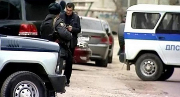 Dagestani policemen. Photo: https://apral.ru/2017/08/17/sk-prichinoj-vzryva-v-dagestane-stala-samodelnaya-bomba.html Dagestani policemen. Photo: https://apral.ru/2017/08/17/sk-prichinoj-vzryva-v-dagestane-stala-samodelnaya-bomba.html