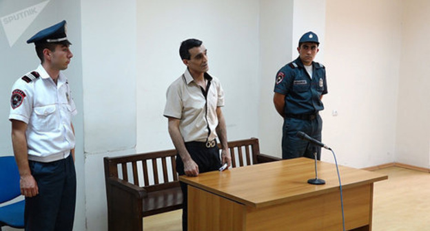 Grachya Arutyunyan in the courtroom. Photo © Sputnik/ Karen Yepremyan
https://ru.armeniasputnik.am/armenia/20170818/8326968/grachyu-arutyunyana-sudyat-vnov-soglasna-li-armyanskaya-femida-s-rossijskoj.html Grachya Arutyunyan in the courtroom. Photo © Sputnik/ Karen Yepremyan
https://ru.armeniasputnik.am/armenia/20170818/8326968/grachyu-arutyunyana-sudyat-vnov-soglasna-li-armyanskaya-femida-s-rossijskoj.html